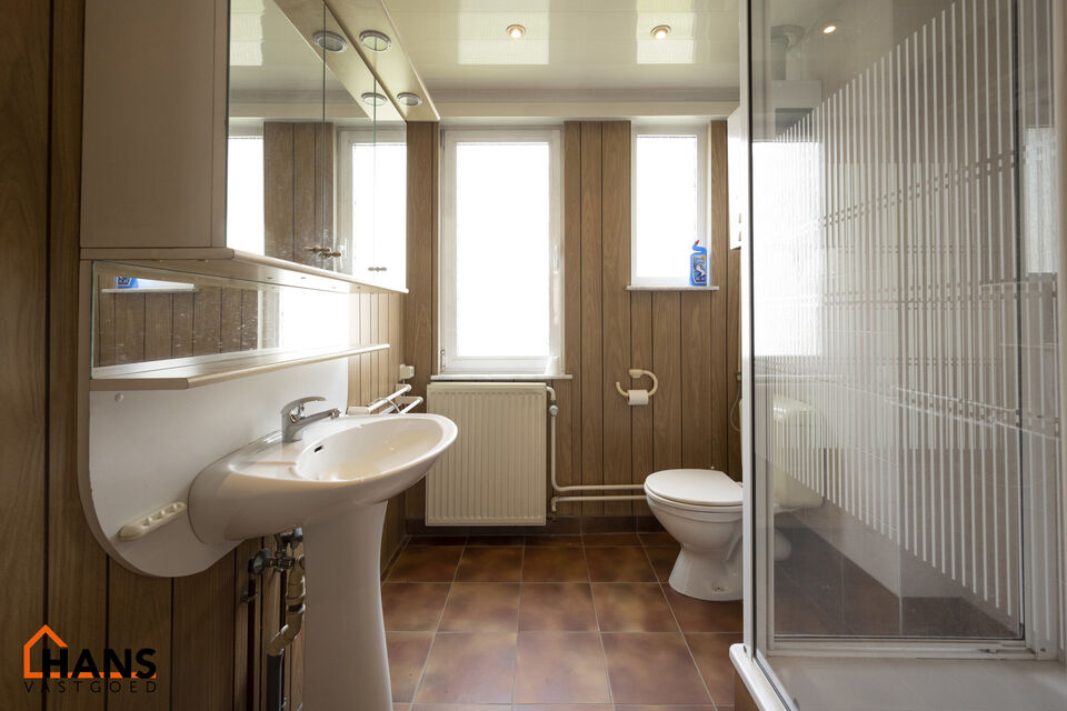 Deze te renoveren woning ligt in het hartje van dé Stad Antwerpen vlakbij het Marnixplein.  De mogelijkheden om deze woning tot een parel te creëren mag u niet laten voorbij gaan. Het staat bekend dat alles op A-locatie een serieuze meerwaarde zal zijn 