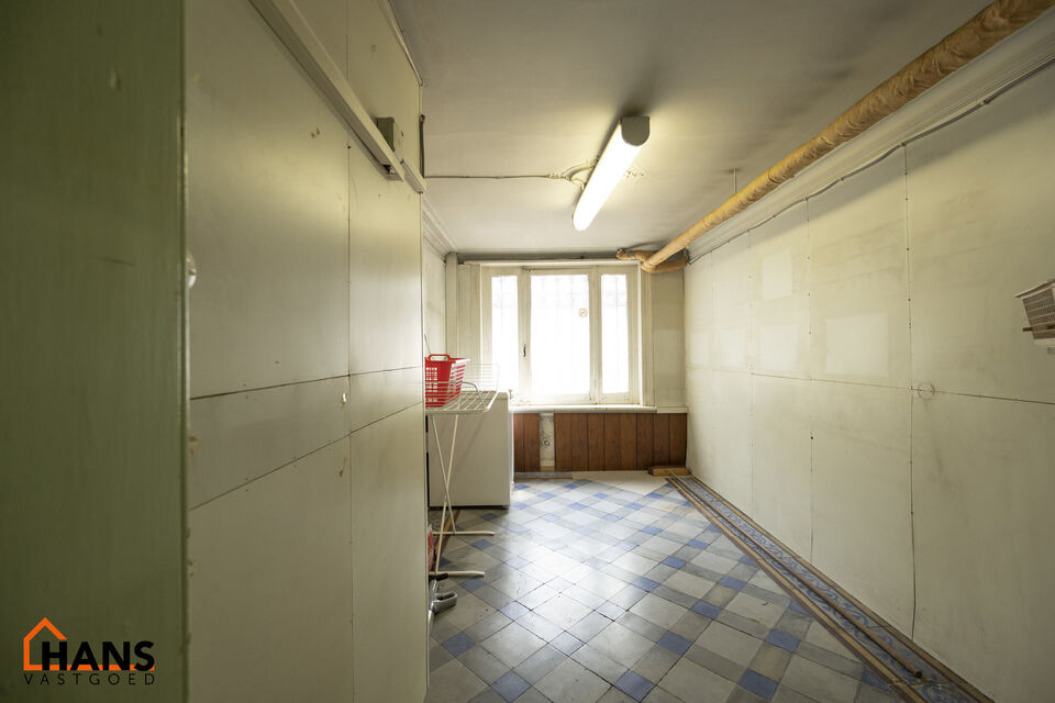 Deze te renoveren woning ligt in het hartje van dé Stad Antwerpen vlakbij het Marnixplein.  De mogelijkheden om deze woning tot een parel te creëren mag u niet laten voorbij gaan. Het staat bekend dat alles op A-locatie een serieuze meerwaarde zal zijn 