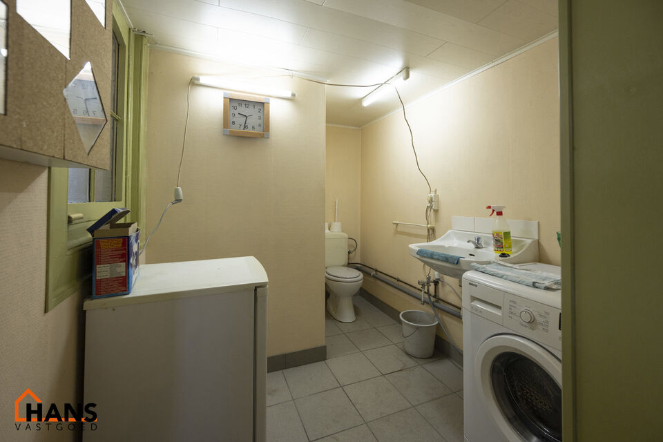 Deze te renoveren woning ligt in het hartje van dé Stad Antwerpen vlakbij het Marnixplein.  De mogelijkheden om deze woning tot een parel te creëren mag u niet laten voorbij gaan. Het staat bekend dat alles op A-locatie een serieuze meerwaarde zal zijn 