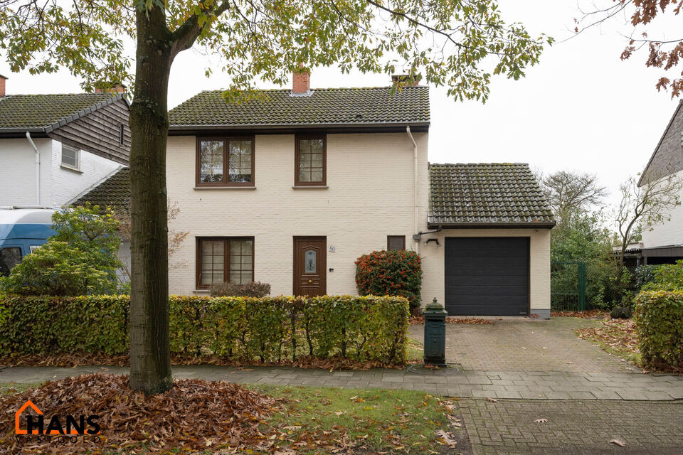 De Instelprijs bedraagt 325.000 Euro, enkel biedingen vanaf deze instelprijs worden in overweging genomen.
Deze charmante woning met tuin, veranda en garage is gelegen in een rustige, groene wijk in Brasschaat. De woning biedt een solide basis en veel pot
