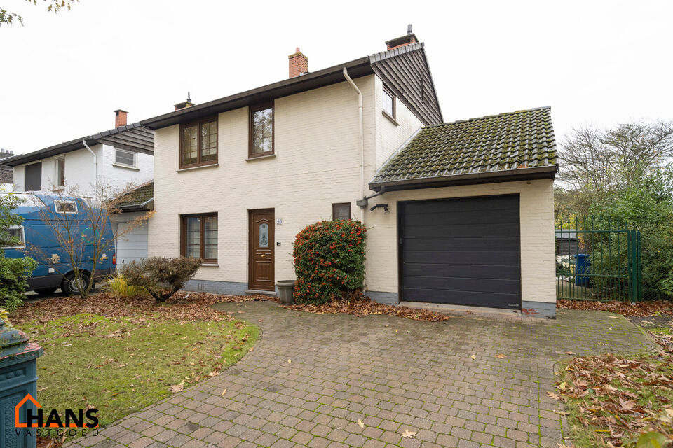 De Instelprijs bedraagt 325.000 Euro, enkel biedingen vanaf deze instelprijs worden in overweging genomen.
Deze charmante woning met tuin, veranda en garage is gelegen in een rustige, groene wijk in Brasschaat. De woning biedt een solide basis en veel pot