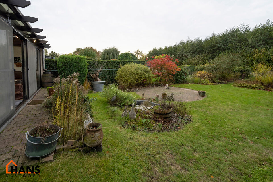 De Instelprijs bedraagt 325.000 Euro, enkel biedingen vanaf deze instelprijs worden in overweging genomen.
Deze charmante woning met tuin, veranda en garage is gelegen in een rustige, groene wijk in Brasschaat. De woning biedt een solide basis en veel pot
