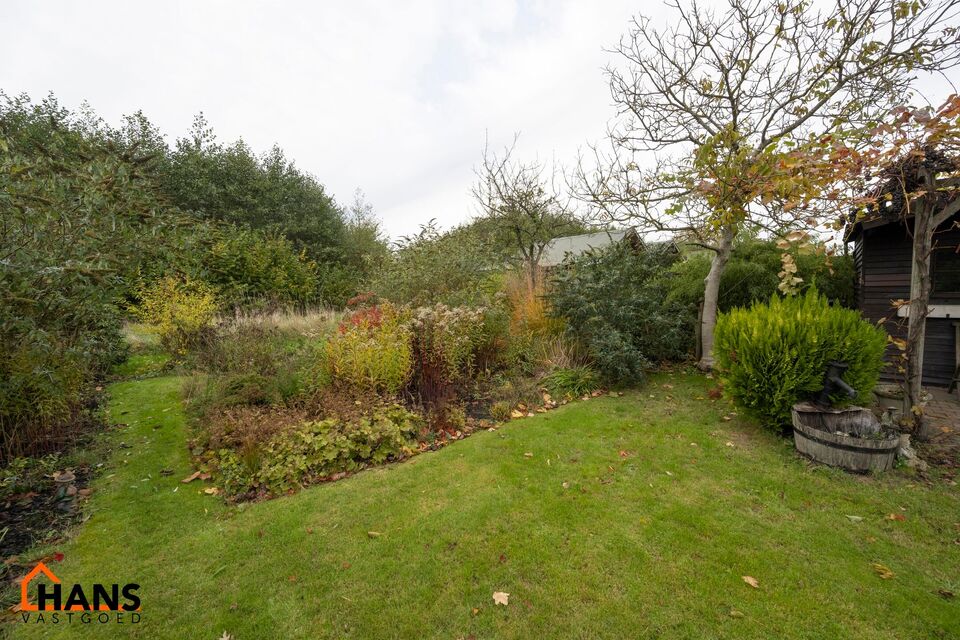 De Instelprijs bedraagt 325.000 Euro, enkel biedingen vanaf deze instelprijs worden in overweging genomen.
Deze charmante woning met tuin, veranda en garage is gelegen in een rustige, groene wijk in Brasschaat. De woning biedt een solide basis en veel pot