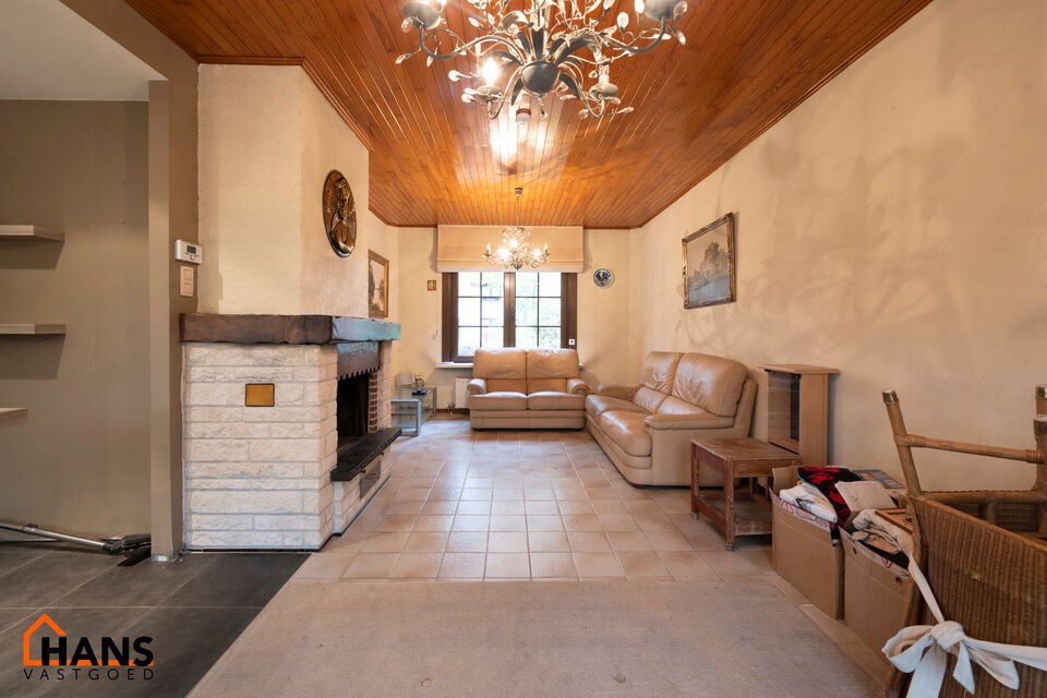 De Instelprijs bedraagt 325.000 Euro, enkel biedingen vanaf deze instelprijs worden in overweging genomen.
Deze charmante woning met tuin, veranda en garage is gelegen in een rustige, groene wijk in Brasschaat. De woning biedt een solide basis en veel pot