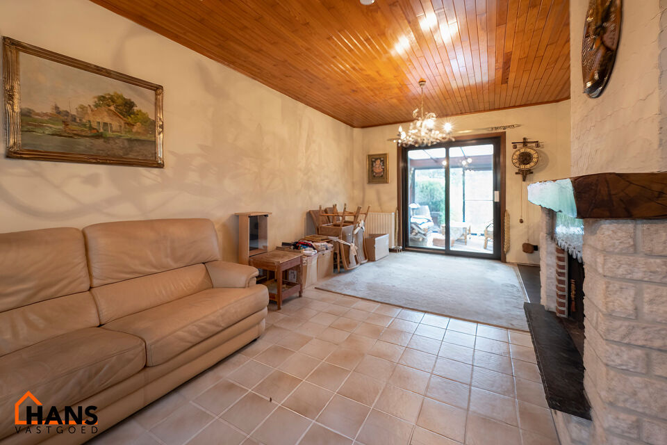 De Instelprijs bedraagt 325.000 Euro, enkel biedingen vanaf deze instelprijs worden in overweging genomen.
Deze charmante woning met tuin, veranda en garage is gelegen in een rustige, groene wijk in Brasschaat. De woning biedt een solide basis en veel pot