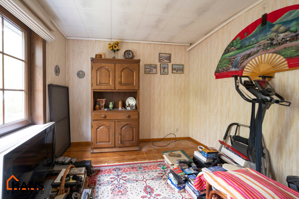 De Instelprijs bedraagt 325.000 Euro, enkel biedingen vanaf deze instelprijs worden in overweging genomen.
Deze charmante woning met tuin, veranda en garage is gelegen in een rustige, groene wijk in Brasschaat. De woning biedt een solide basis en veel pot