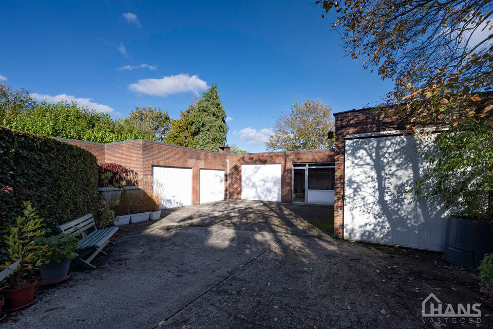 Een woning met karakter, ruimte en mogelijkheden die u zelden samen aantreft! met een instelprijs vanaf 649.000Euro
Deze charmante halfopen bebouwing combineert authentieke elementen met hedendaags wooncomfort en beschikt bovendien over een uitzonderlijke