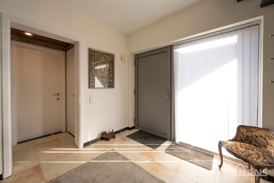 Een woning met karakter, ruimte en mogelijkheden die u zelden samen aantreft! met een instelprijs vanaf 649.000Euro
Deze charmante halfopen bebouwing combineert authentieke elementen met hedendaags wooncomfort en beschikt bovendien over een uitzonderlijke