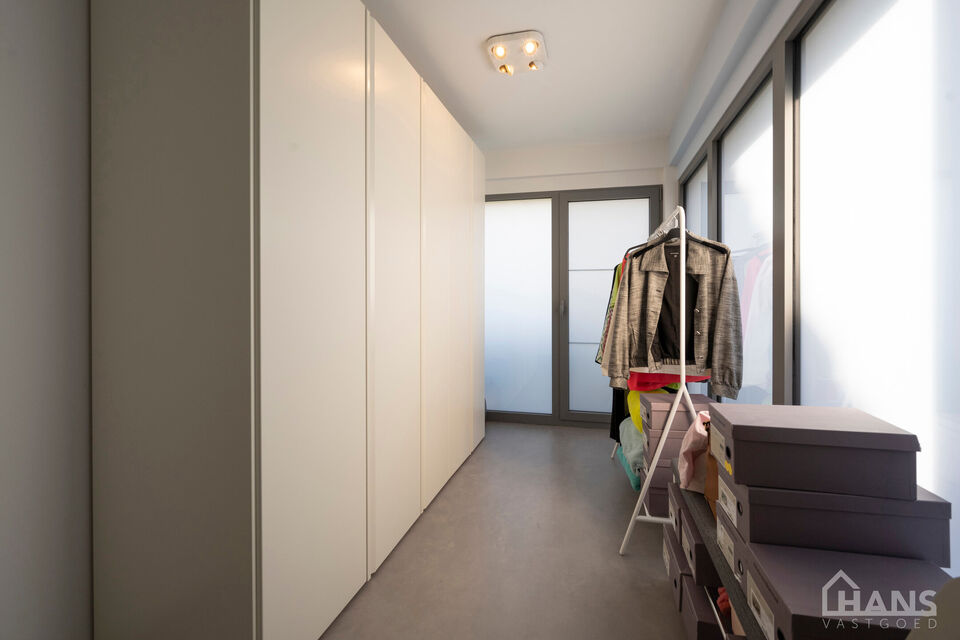 Een woning met karakter, ruimte en mogelijkheden die u zelden samen aantreft! met een instelprijs vanaf 649.000Euro
Deze charmante halfopen bebouwing combineert authentieke elementen met hedendaags wooncomfort en beschikt bovendien over een uitzonderlijke