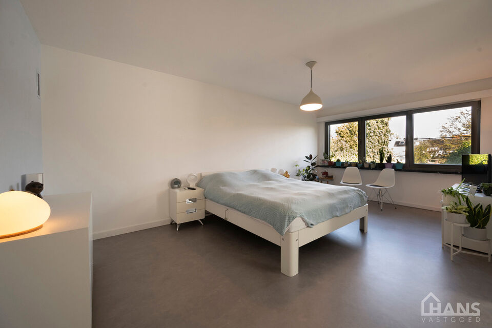 Een woning met karakter, ruimte en mogelijkheden die u zelden samen aantreft! met een instelprijs vanaf 649.000Euro
Deze charmante halfopen bebouwing combineert authentieke elementen met hedendaags wooncomfort en beschikt bovendien over een uitzonderlijke