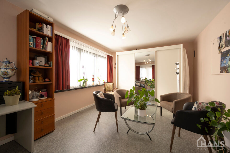 Een woning met karakter, ruimte en mogelijkheden die u zelden samen aantreft! met een instelprijs vanaf 649.000Euro
Deze charmante halfopen bebouwing combineert authentieke elementen met hedendaags wooncomfort en beschikt bovendien over een uitzonderlijke