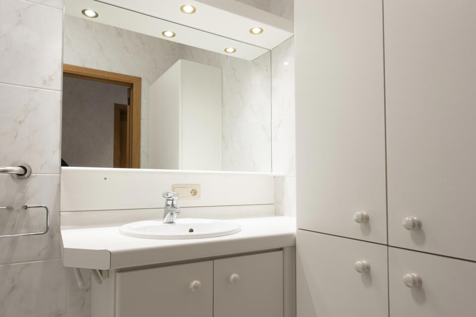 Dit pareltje is ideaal gelegen te Mortsel.
De penthouse bevindt zich op de tweede verdieping in een gebouw met lift.

Indeling: inkomhal met vestiairekast; nachthal; apart toilet met handenwasser; riante woonkamer, geïnstalleerde keuken met kasten, laden