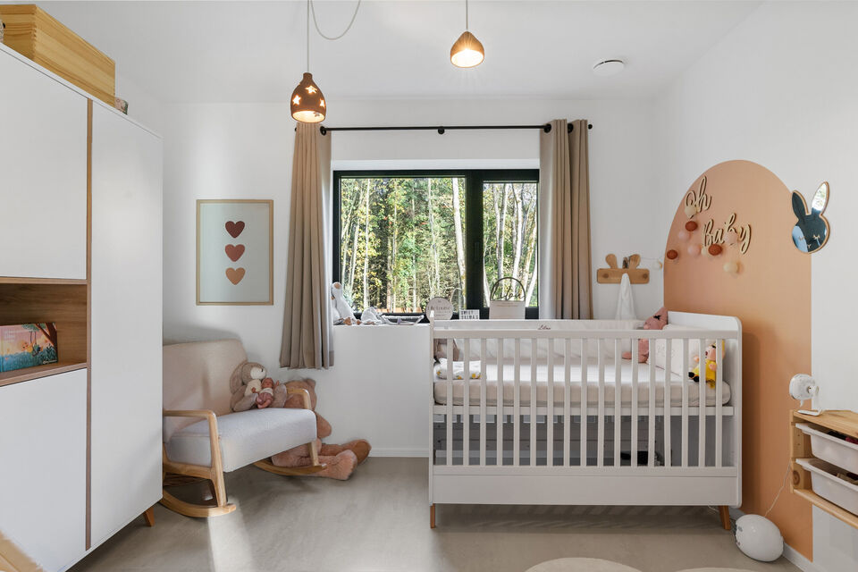 In Optie!!
Instelprijs vanaf &euro;1.100.000 &ndash; elk voorstel vanaf de instelprijs wordt zorgvuldig overwogen. 

Deze stijlvolle villa combineert moderne luxe met hoogstaand wooncomfort en duurzaamheid en alle moderne technieken.

Het gelijkvloers omvat een 